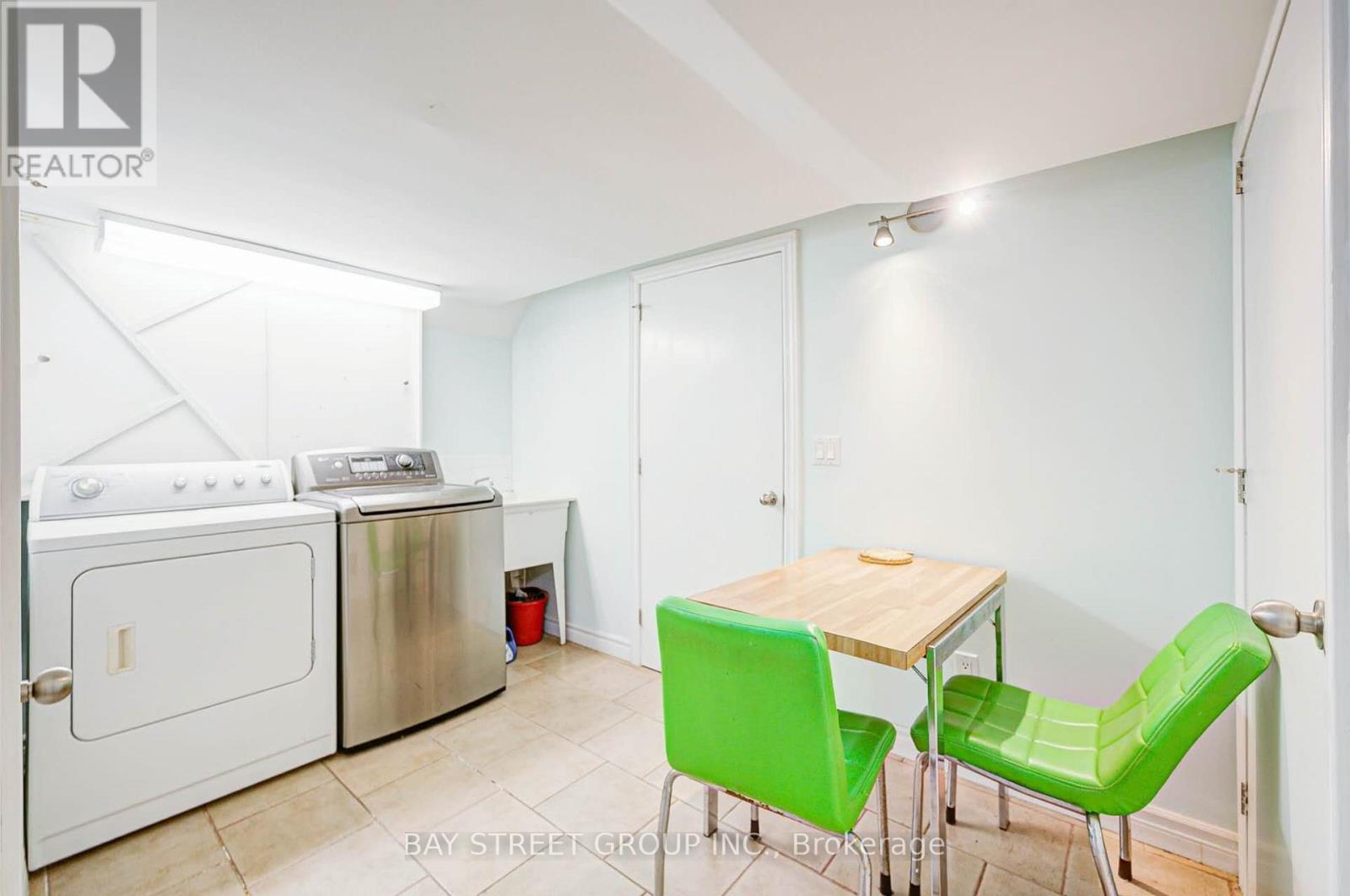125 Connaught Avenue Property Photo 31