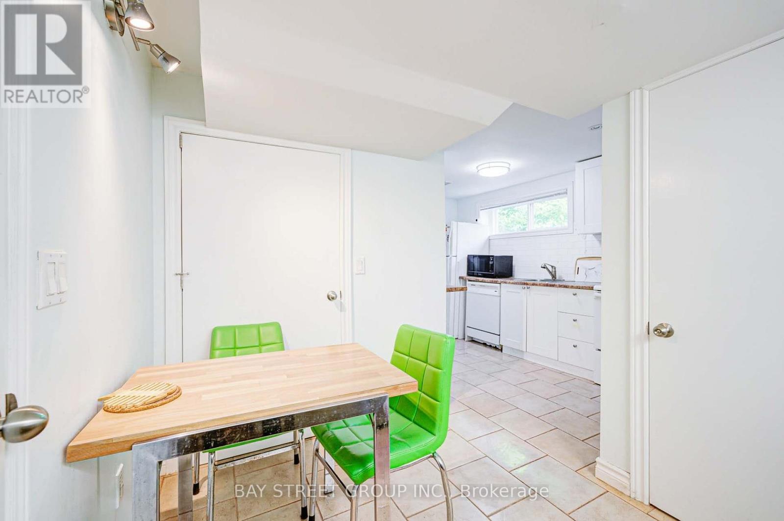 125 Connaught Avenue Property Photo 32