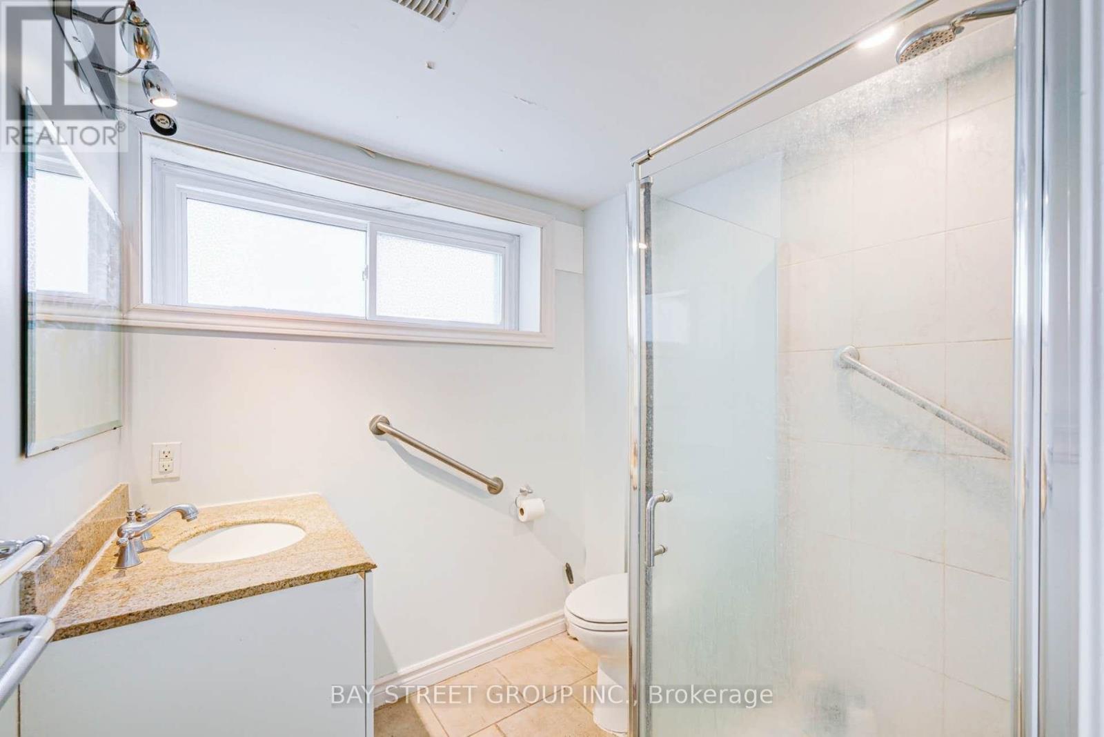 125 Connaught Avenue Property Photo 33