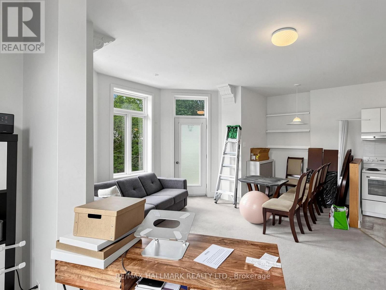 458 Markham Street Property Photo 22