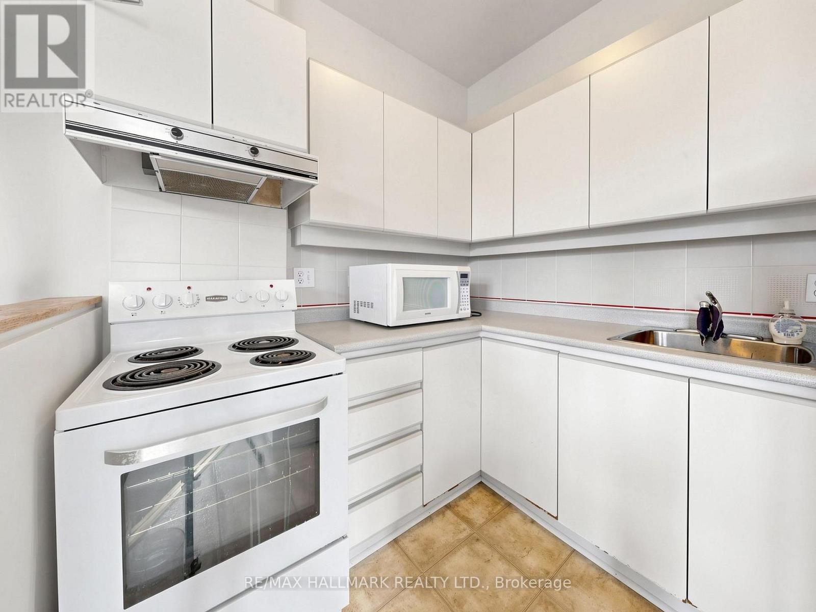458 Markham Street Property Photo 23