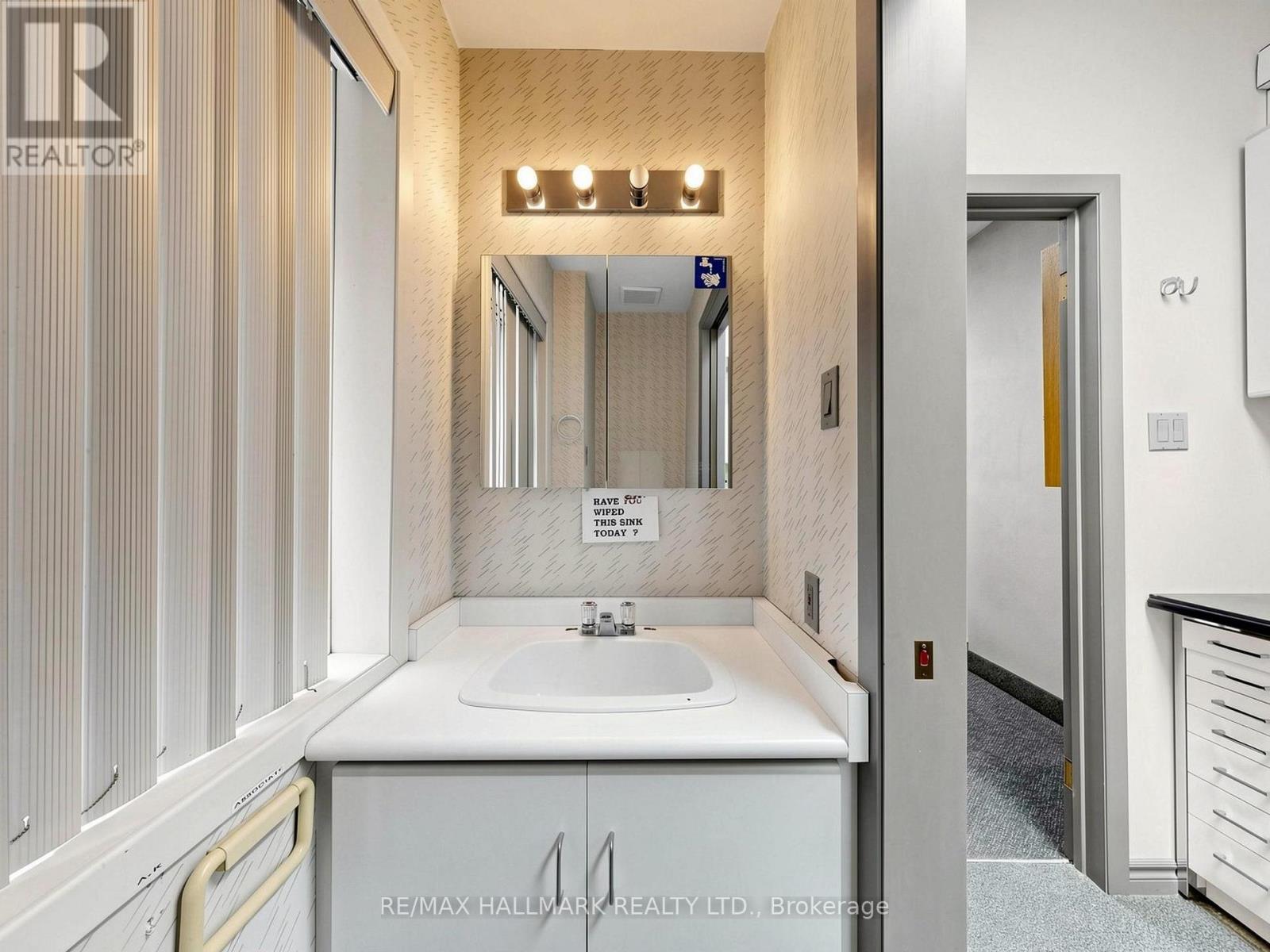 458 Markham Street Property Photo 41