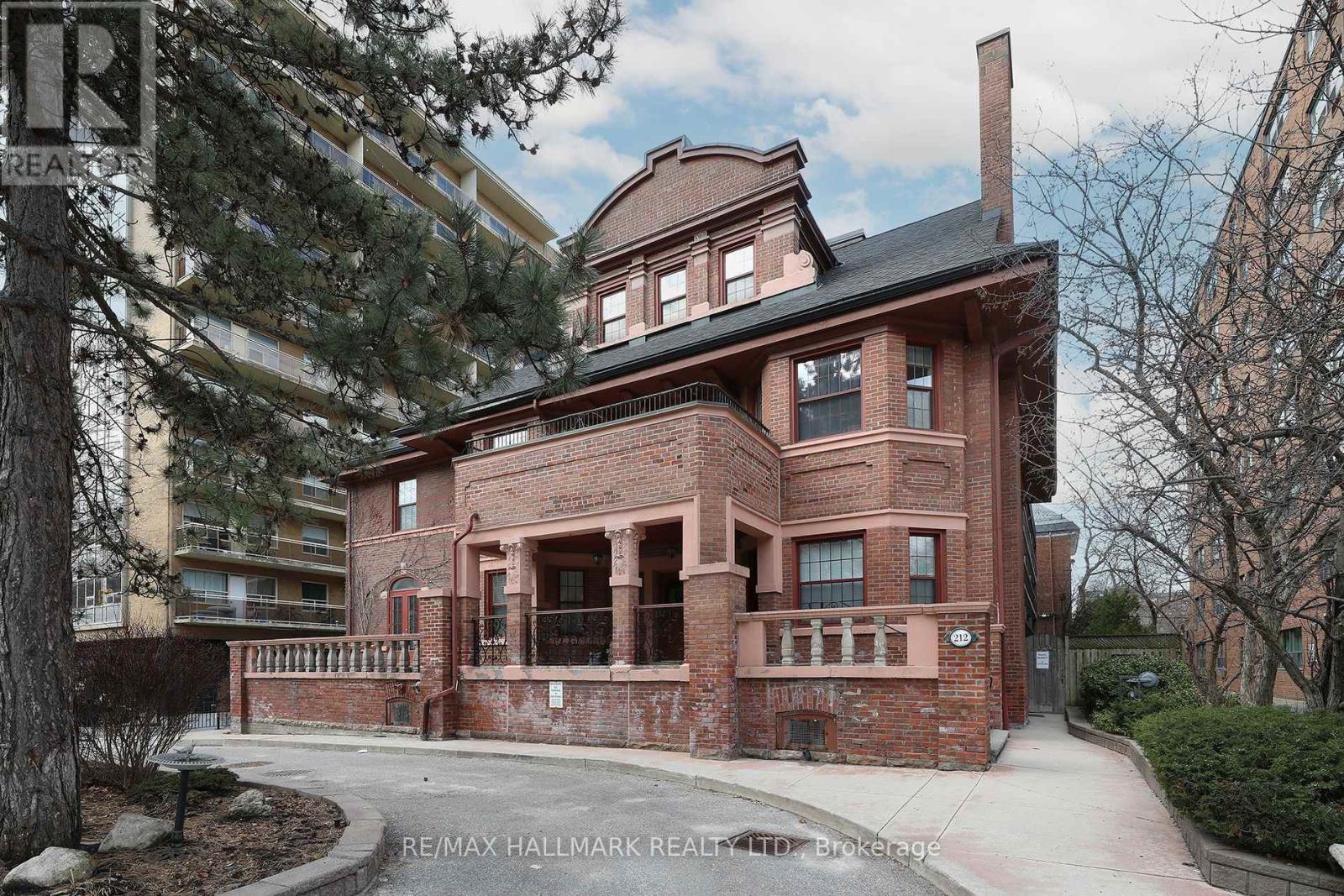 106 - 212 St. George Street Property Photo 2