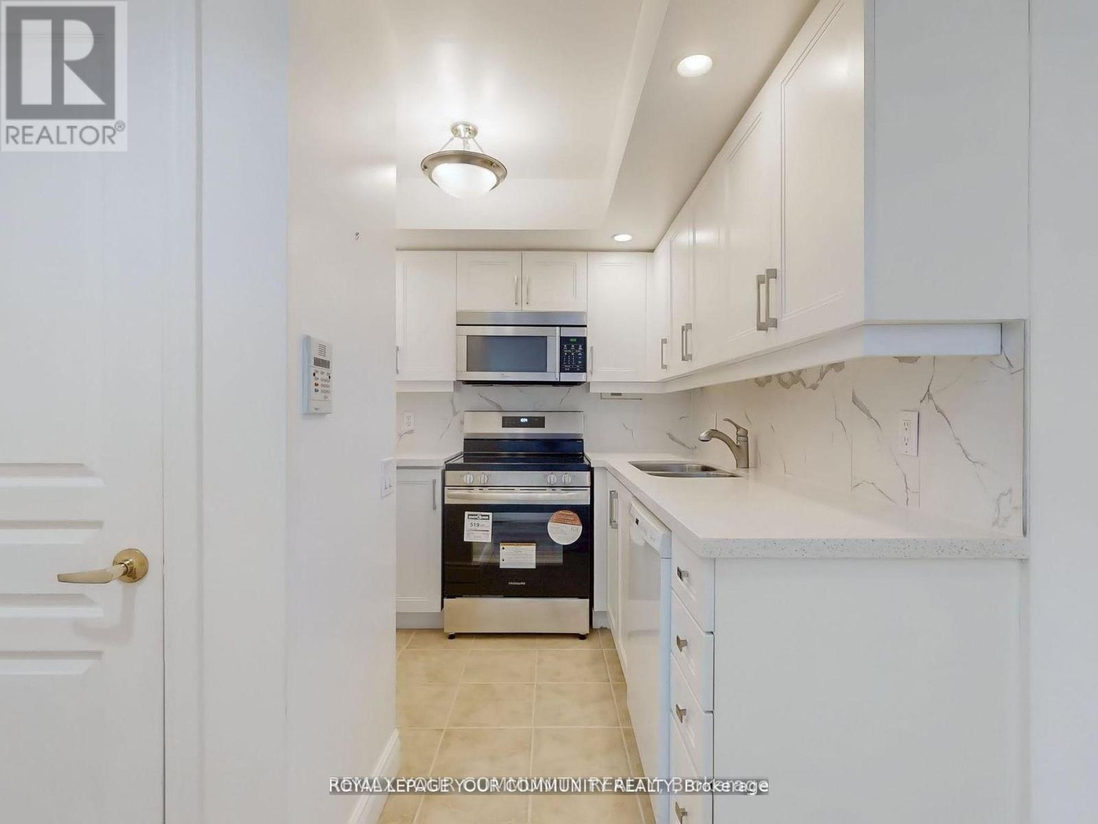929 - 15 Northtown Way Property Photo 17