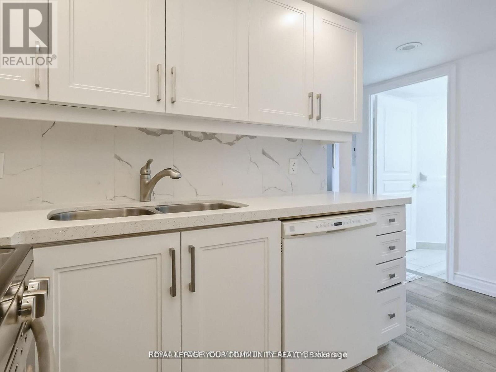 929 - 15 Northtown Way Property Photo 20