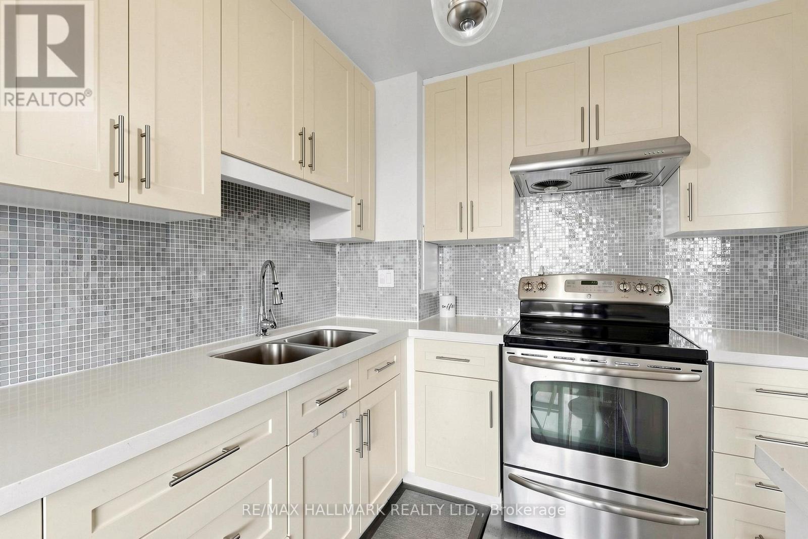 701 - 100 Leeward Glenway Property Photo 13