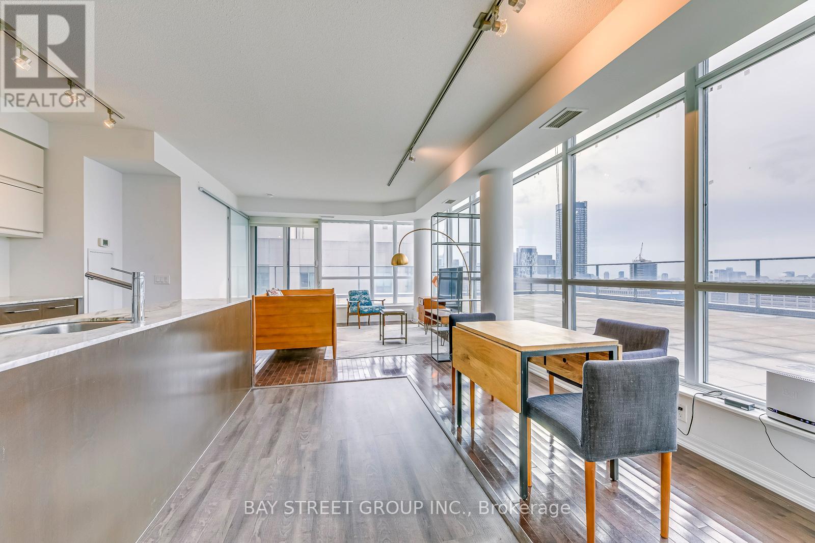Ph608 - 770 Bay Street Property Photo 8