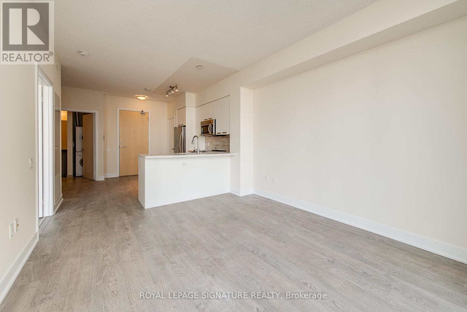 806 - 30 Roehampton Avenue Property Photo 4