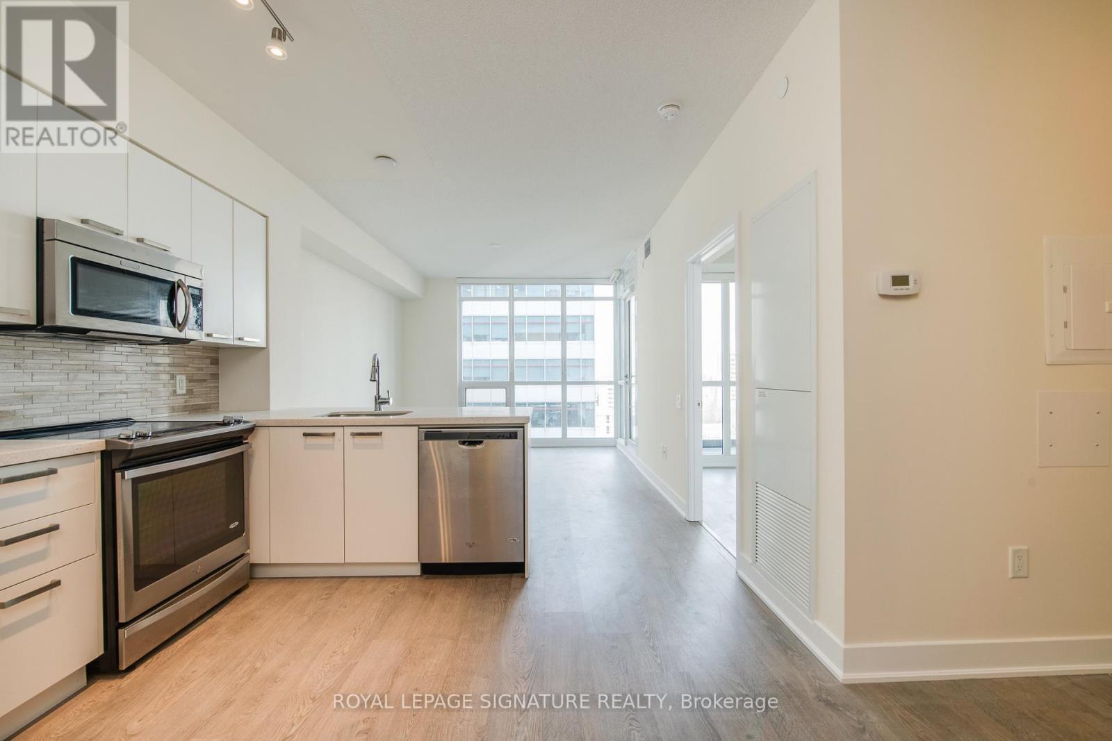 806 - 30 Roehampton Avenue Property Photo 5