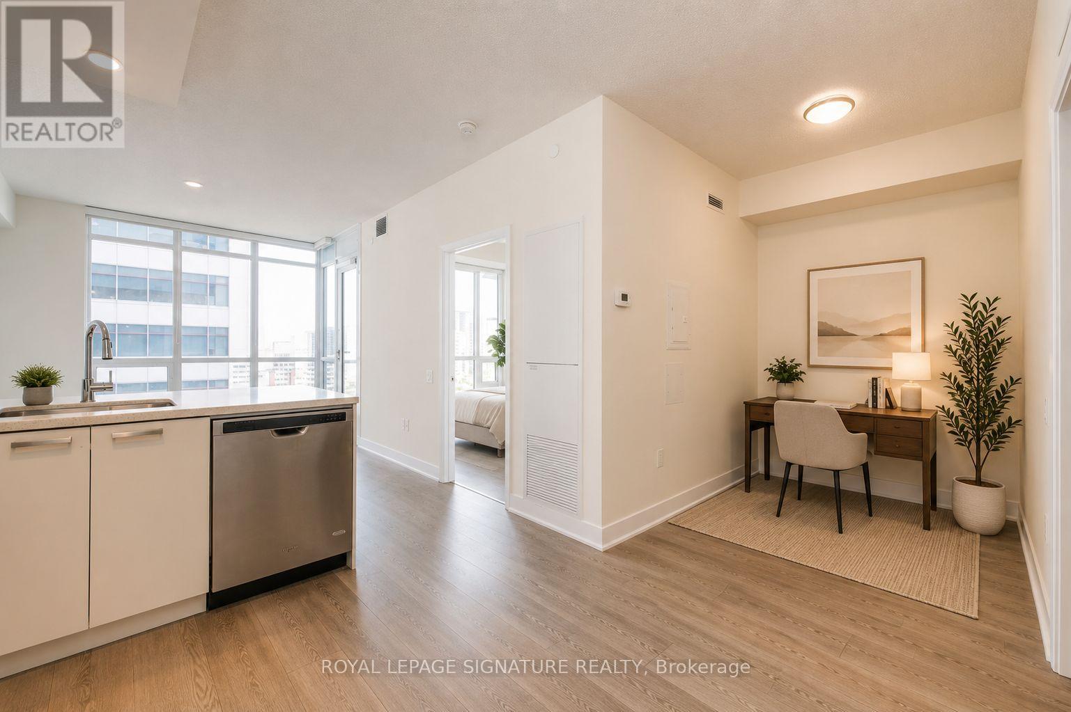 806 - 30 Roehampton Avenue Property Photo 6