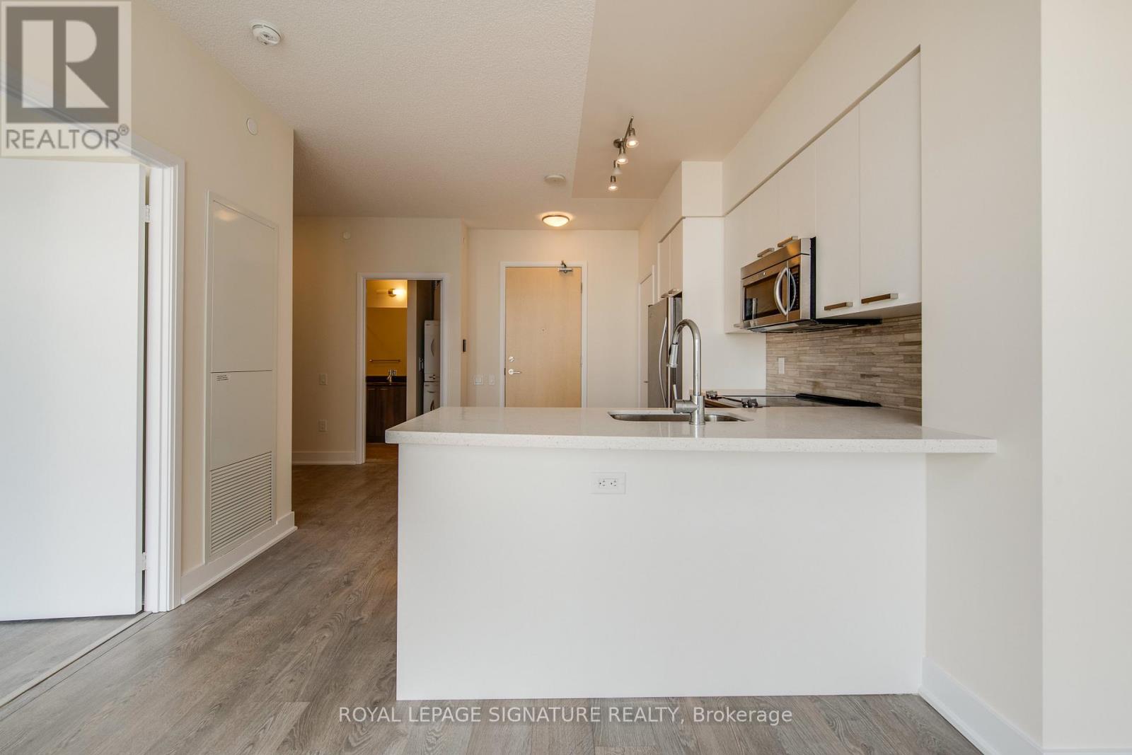806 - 30 Roehampton Avenue Property Photo 10