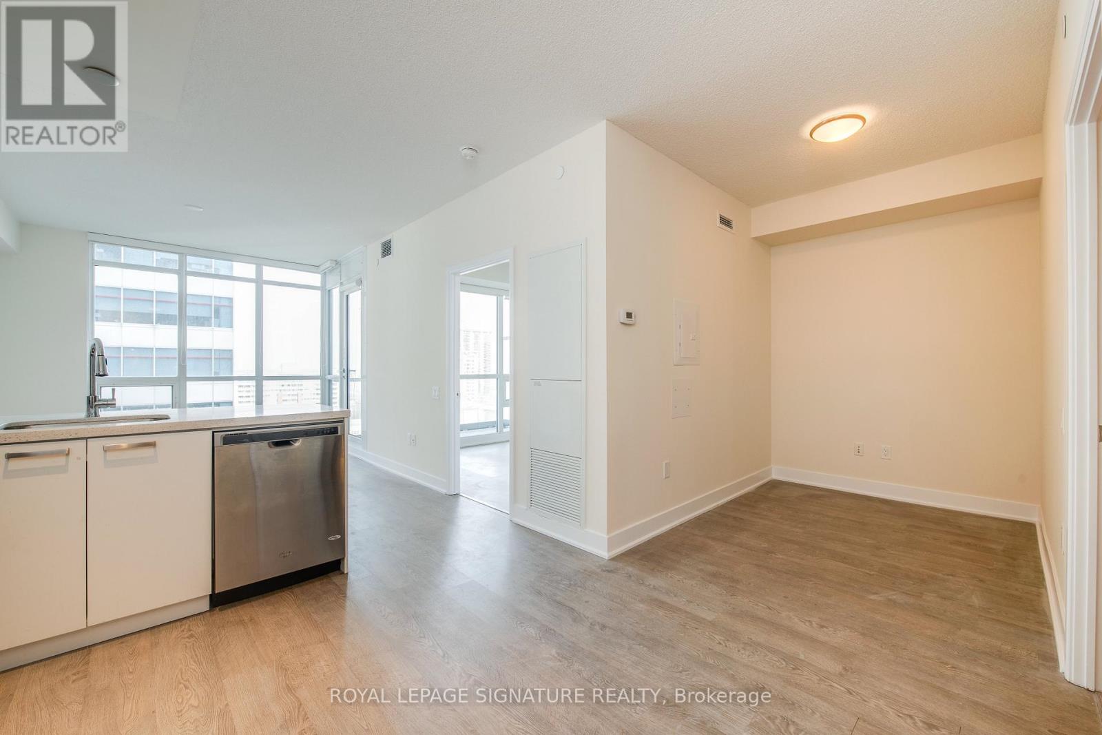 806 - 30 Roehampton Avenue Property Photo 11