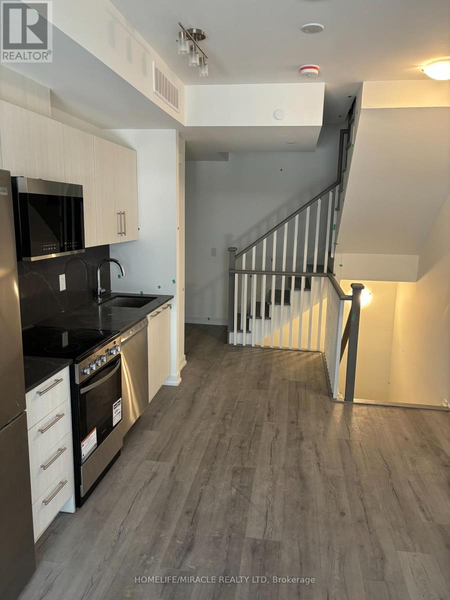 61 Blkb - 861 Sheppard Avenue W Property Photo 3