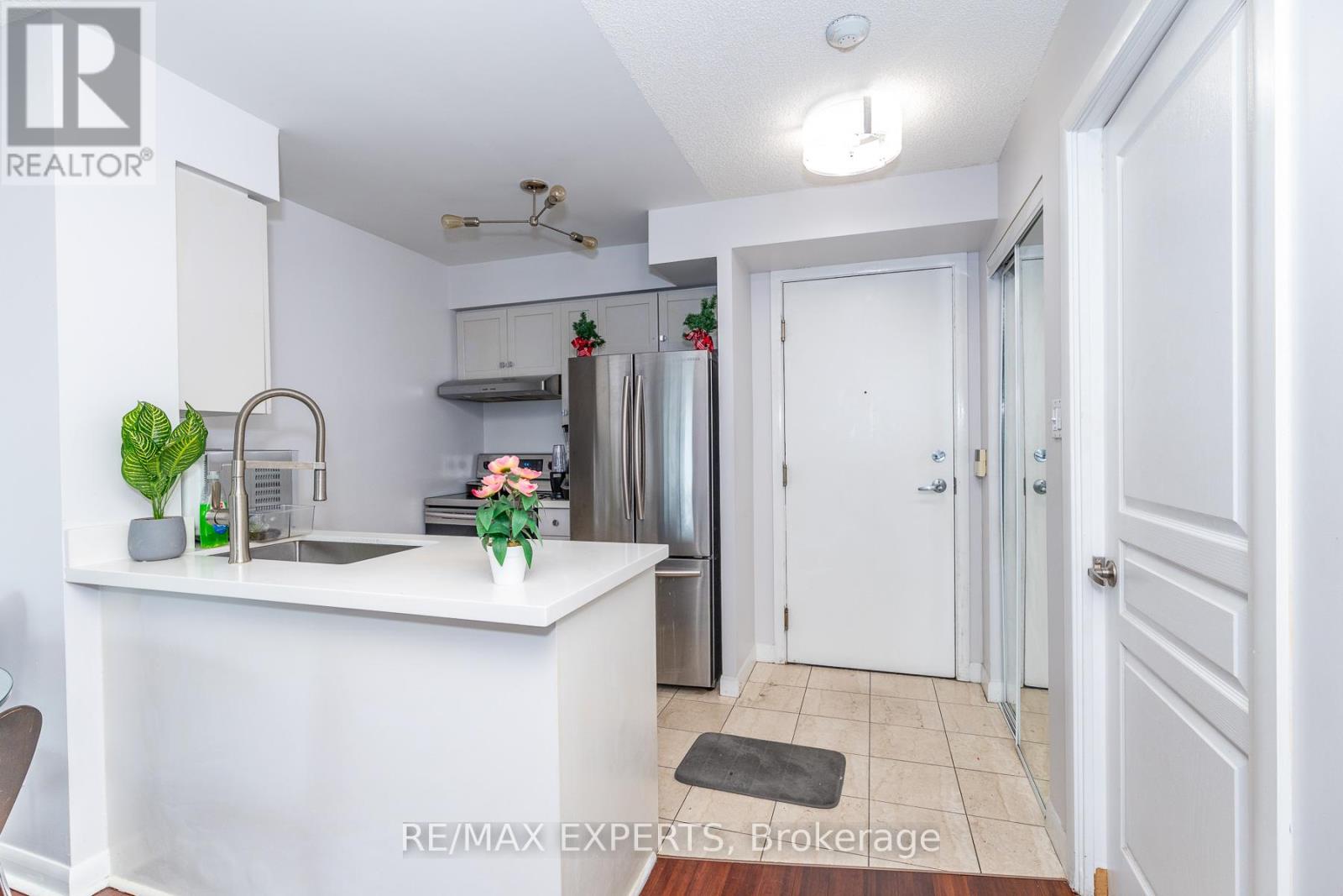 1417 - 323 Richmond Street E Property Photo 2