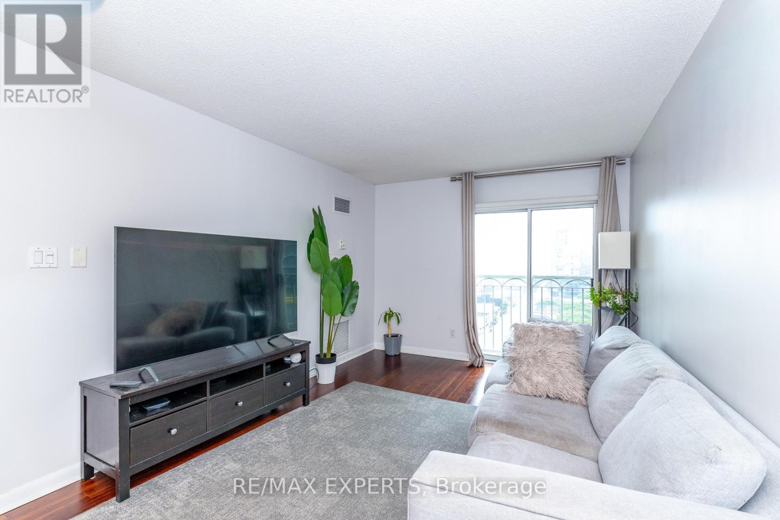 1417 - 323 Richmond Street E Property Photo 5