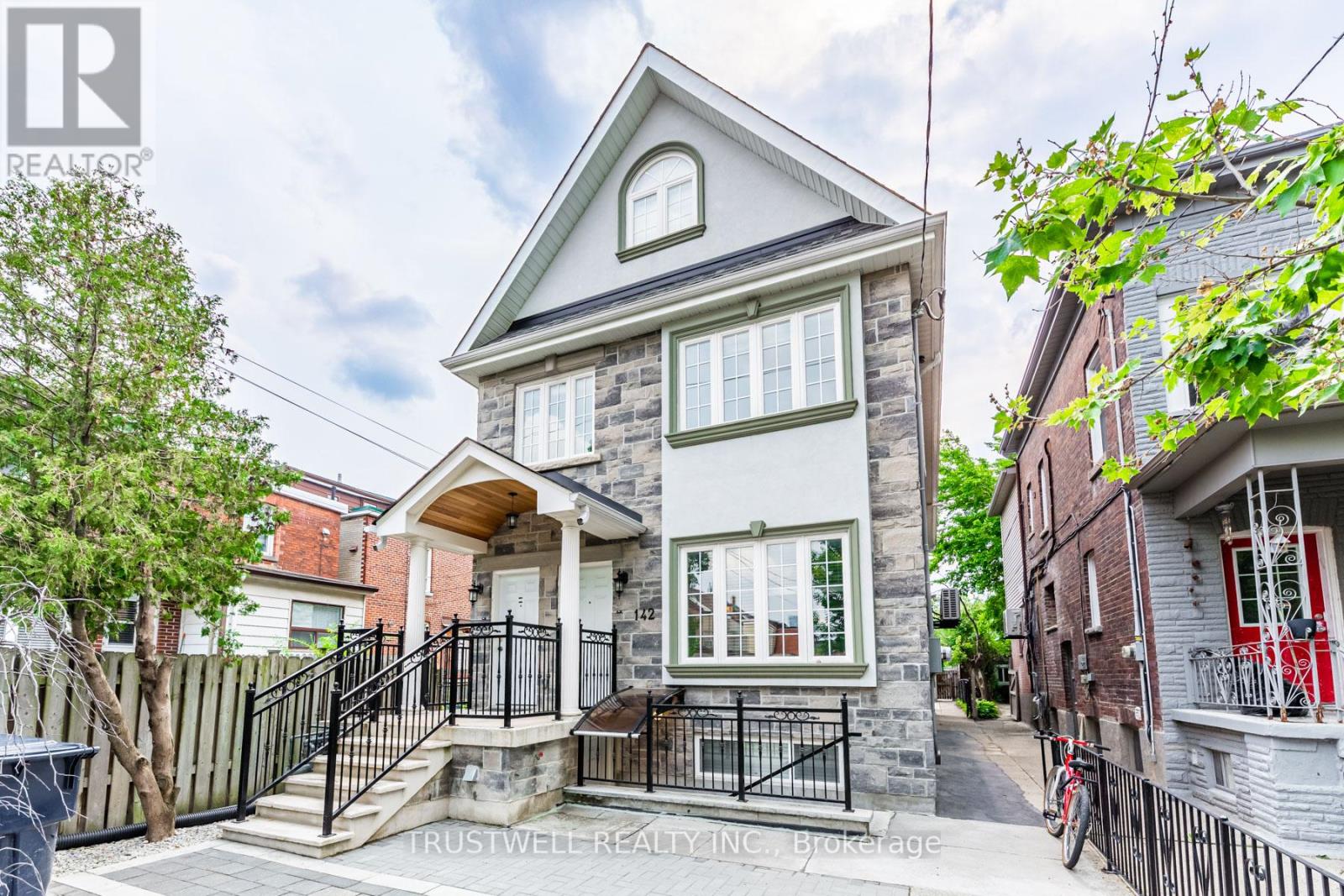 142 Borden Street Property Photo 2