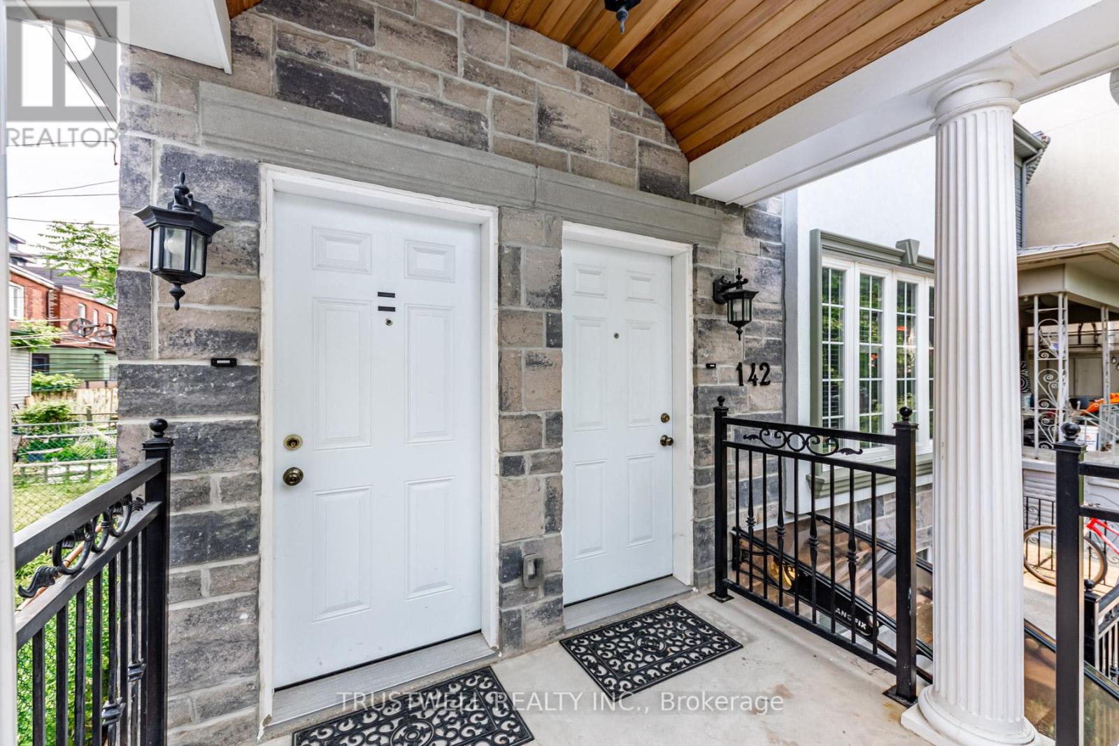 142 Borden Street Property Photo 3