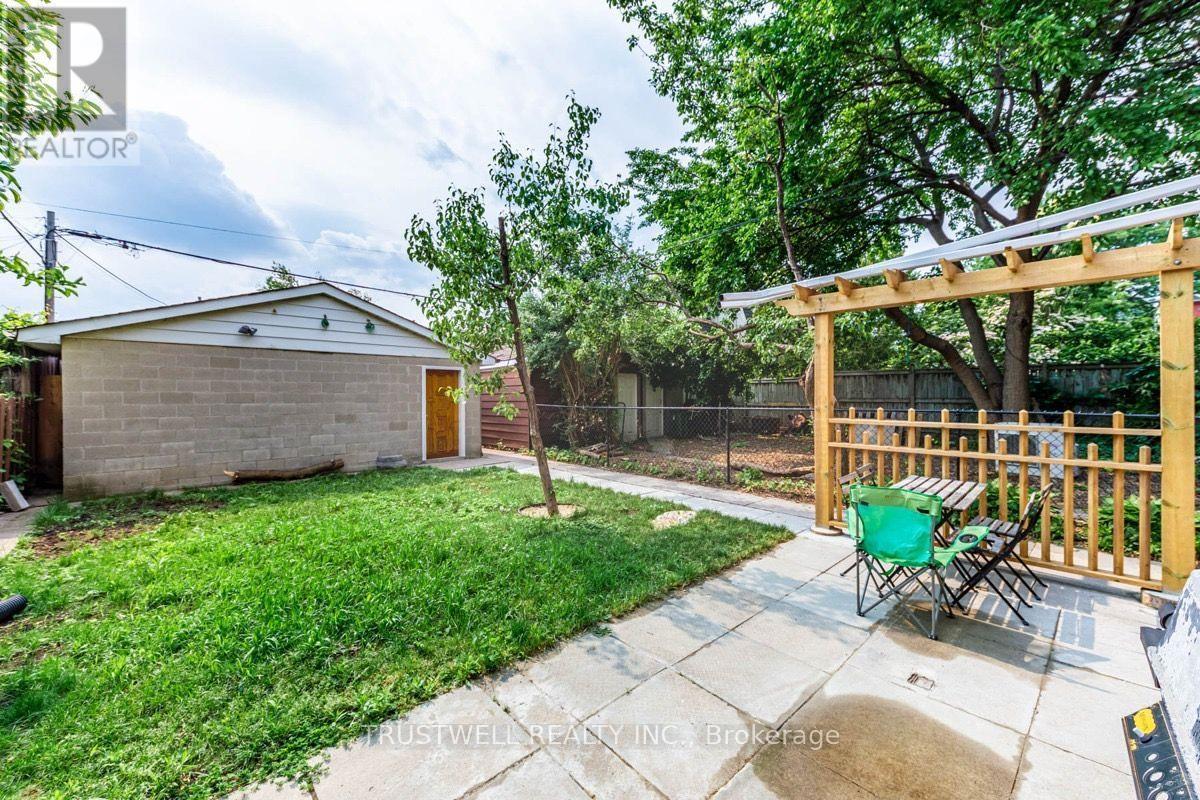 142 Borden Street Property Photo 45