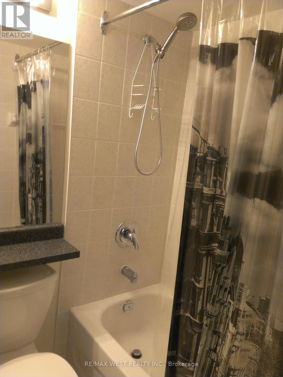 316 - 872 Sheppard Avenue W Property Photo 9
