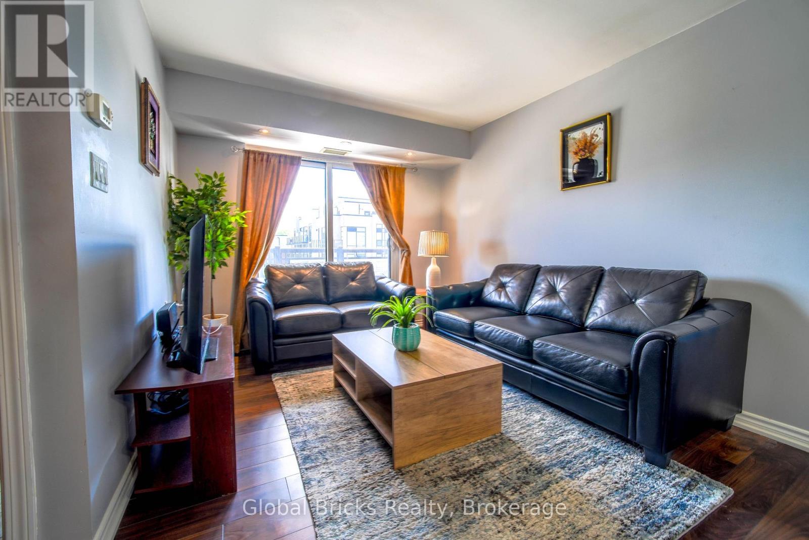 308 - 872 Sheppard Avenue W Property Photo 2