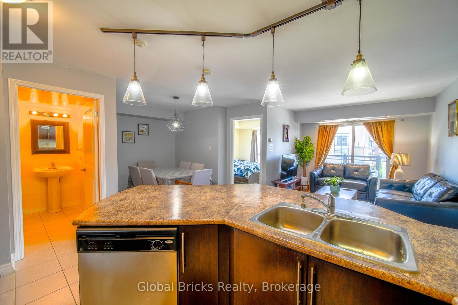308 - 872 Sheppard Avenue W Property Photo 5
