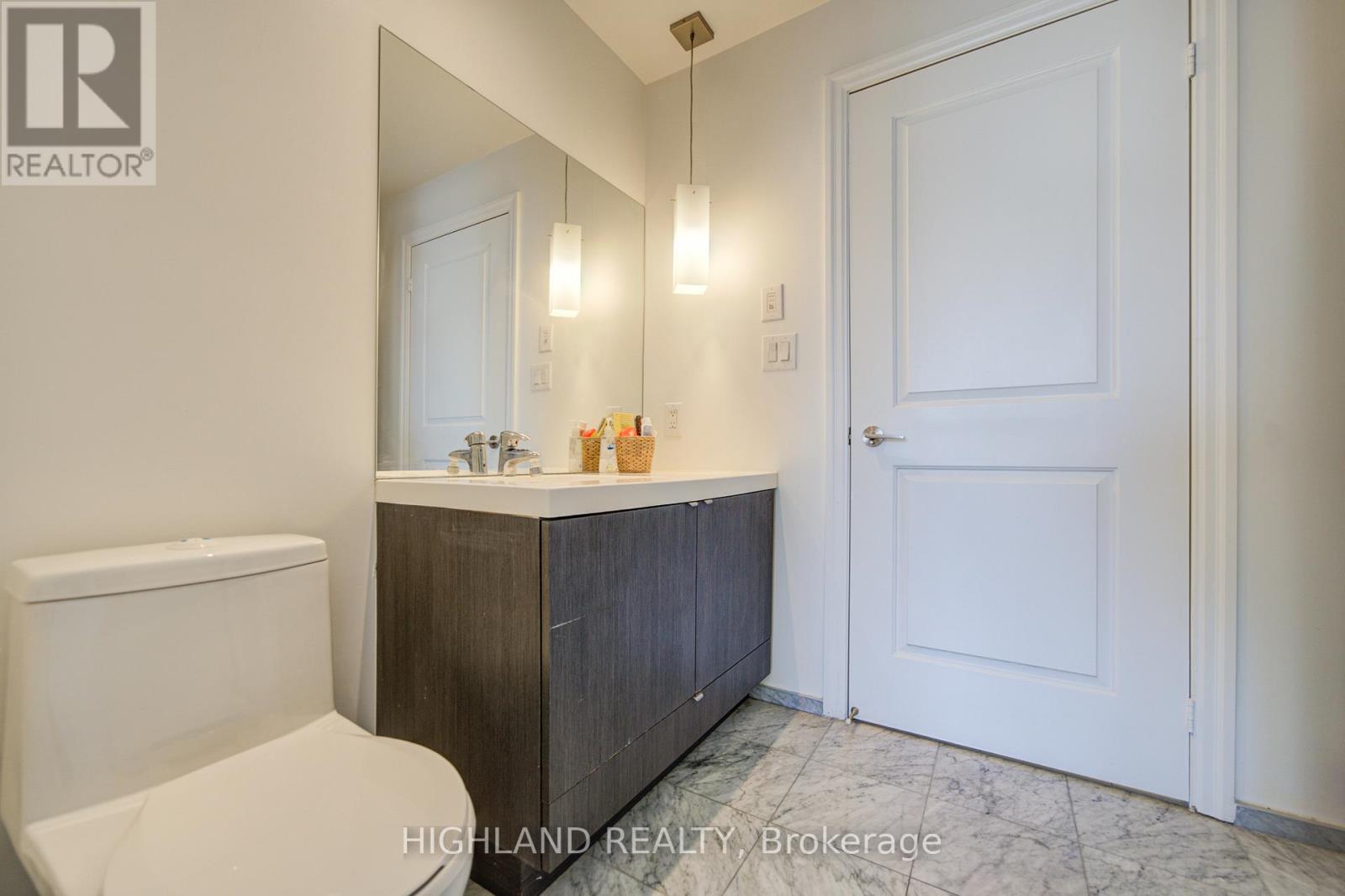 2506 - 8 The Esplanade Property Photo 9