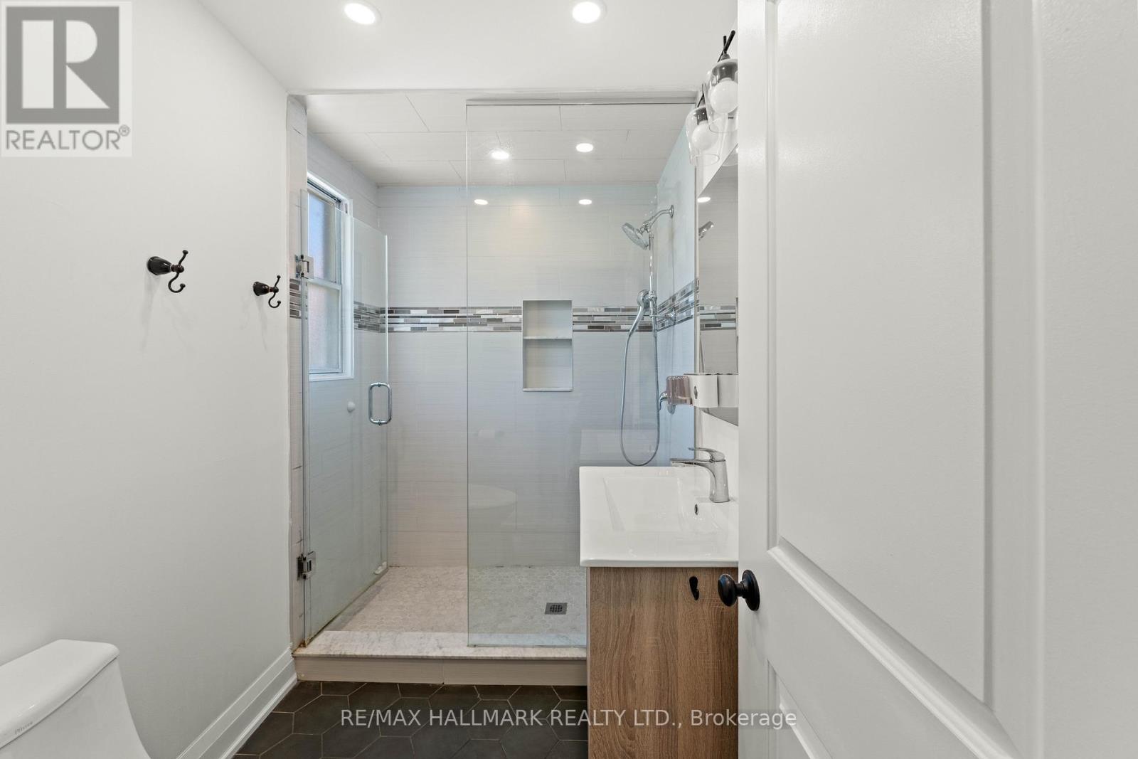 2 Amherst Avenue Property Photo 22