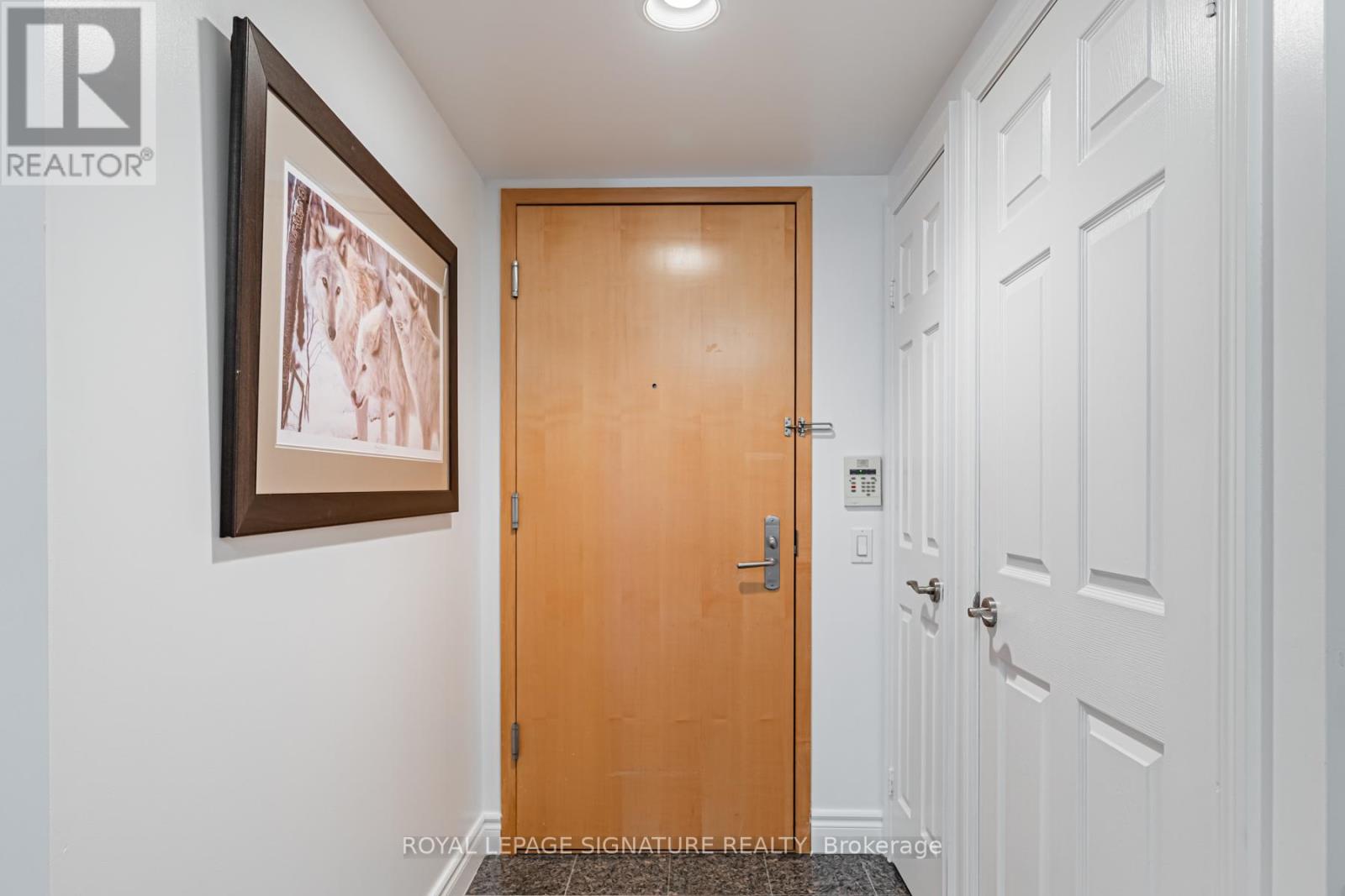 813 - 123 Eglinton Avenue E Property Photo 2