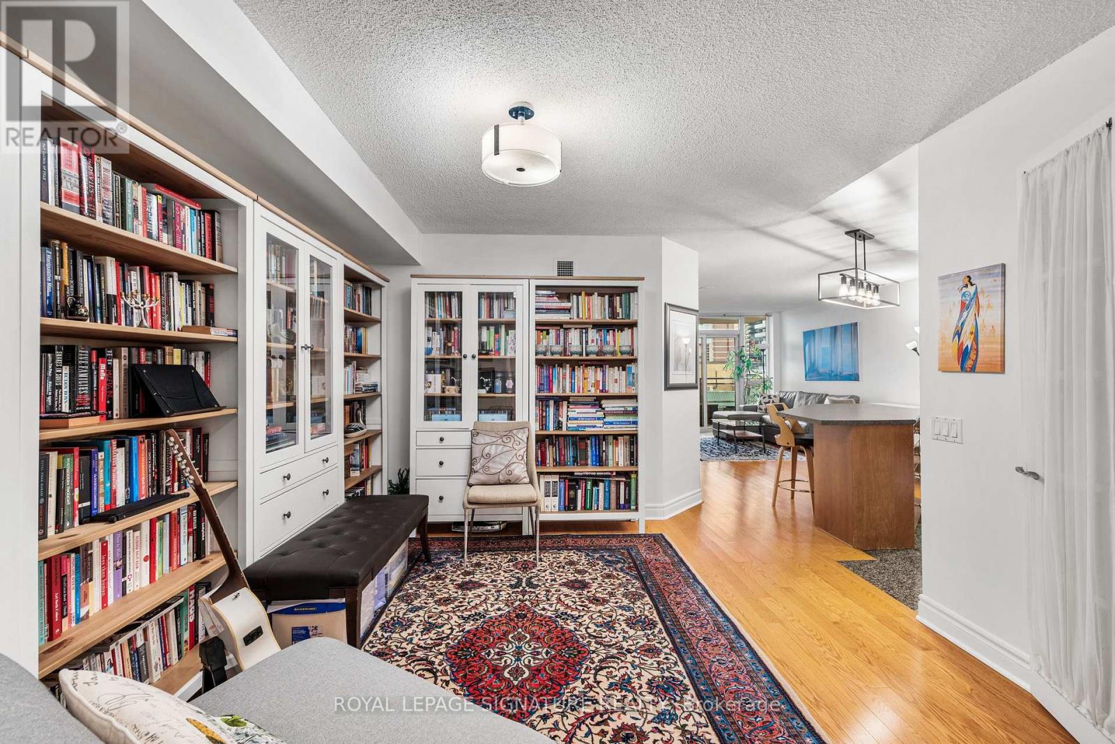 813 - 123 Eglinton Avenue E Property Photo 4
