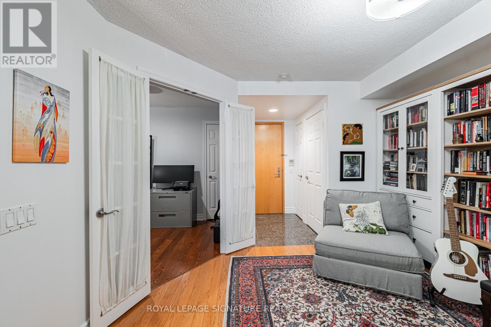 813 - 123 Eglinton Avenue E Property Photo 7