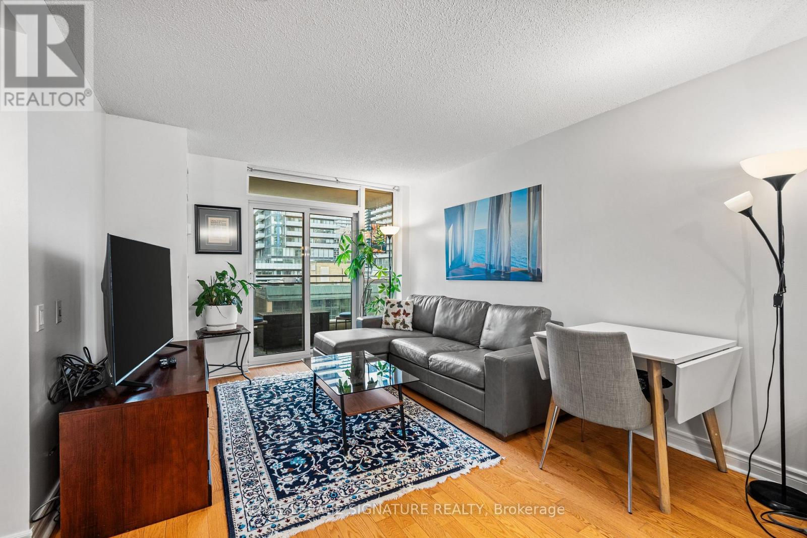 813 - 123 Eglinton Avenue E Property Photo 15