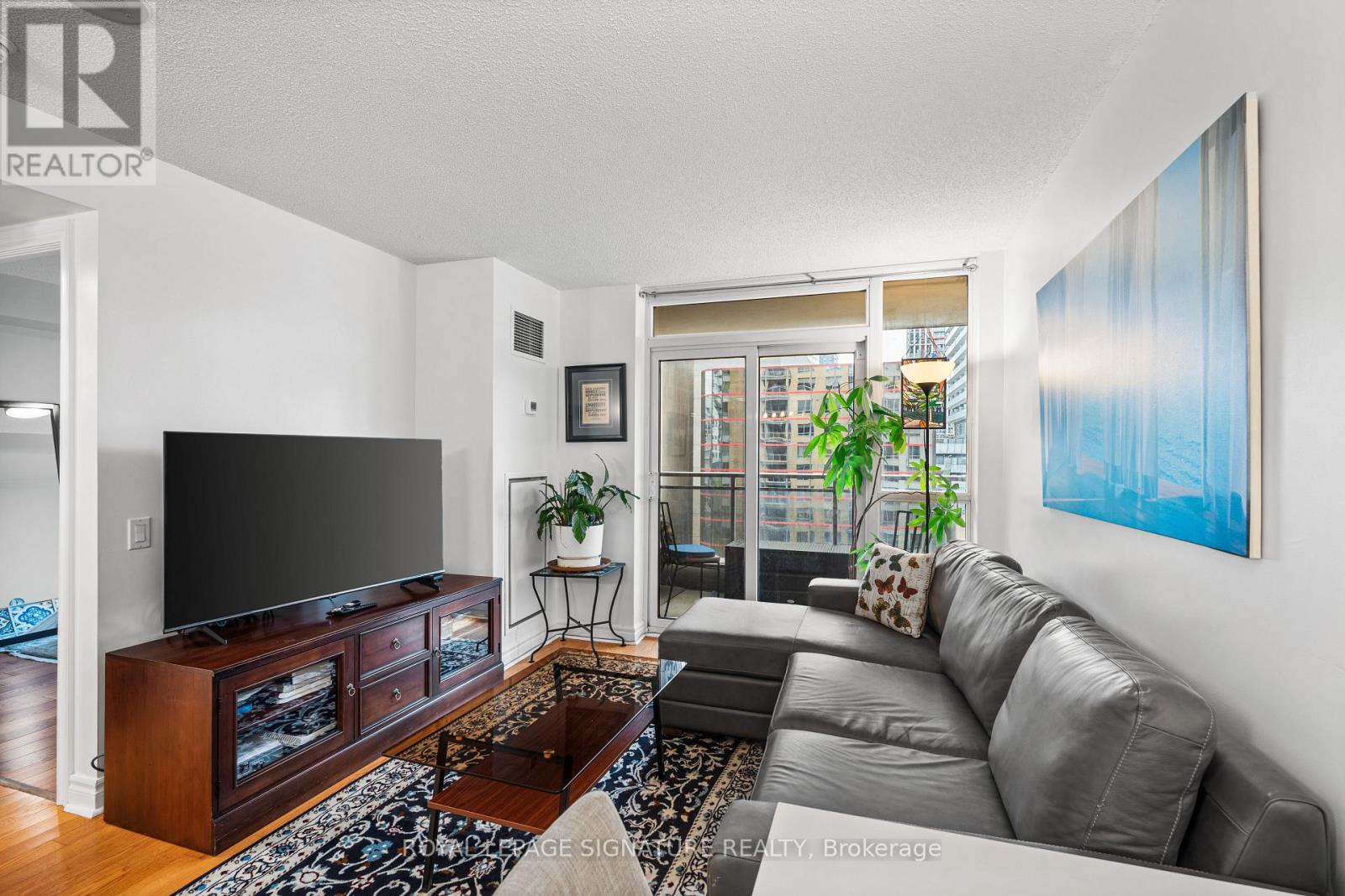 813 - 123 Eglinton Avenue E Property Photo 16