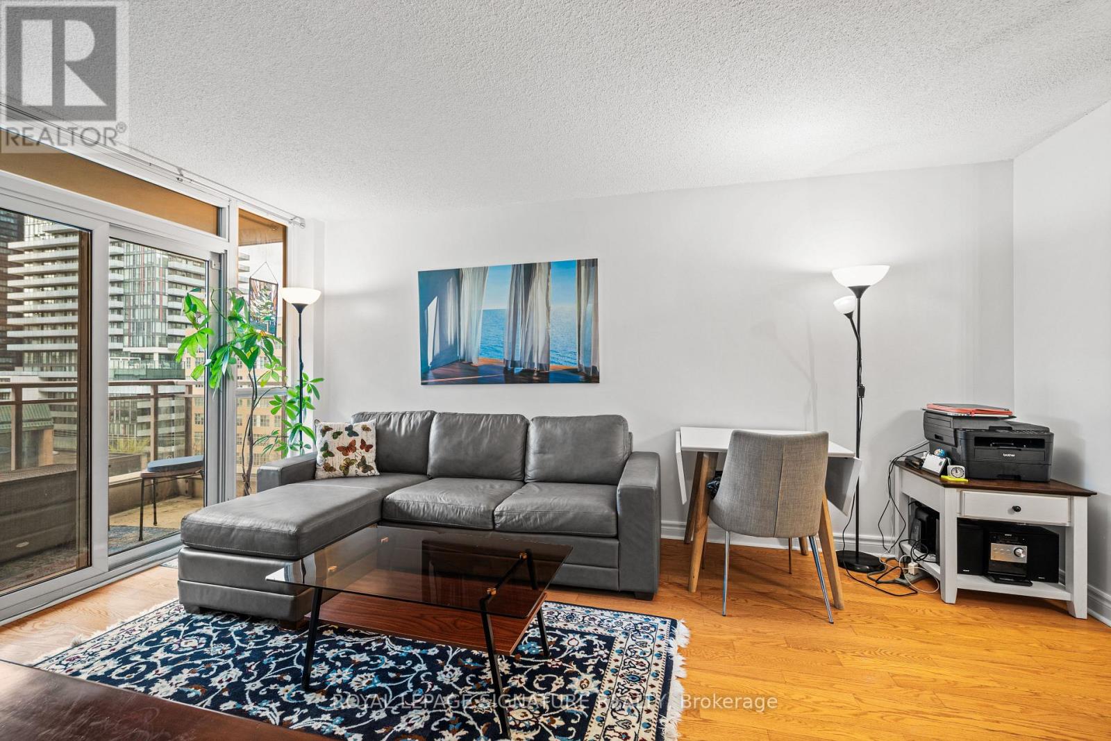 813 - 123 Eglinton Avenue E Property Photo 17