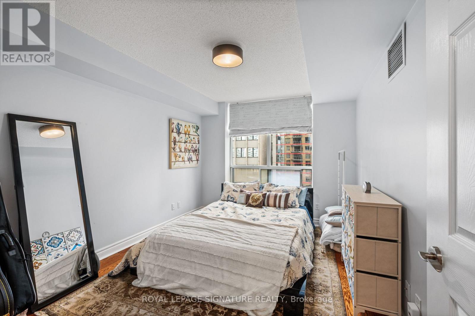 813 - 123 Eglinton Avenue E Property Photo 19