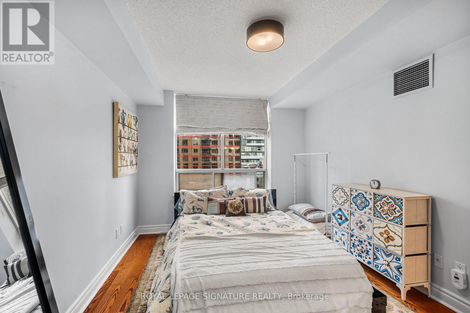 813 - 123 Eglinton Avenue E Property Photo 20