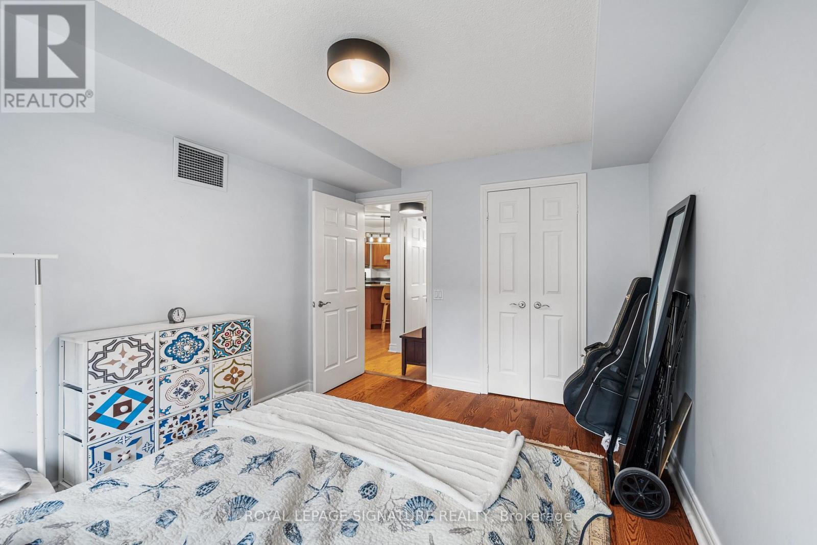 813 - 123 Eglinton Avenue E Property Photo 21