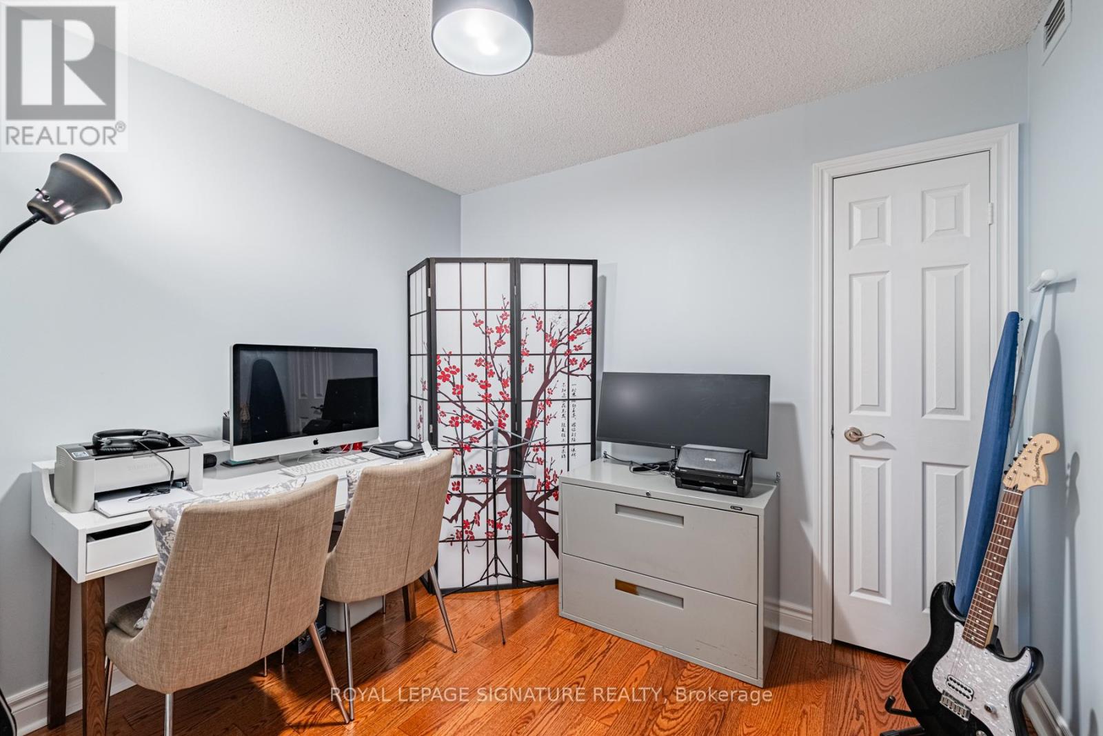 813 - 123 Eglinton Avenue E Property Photo 22