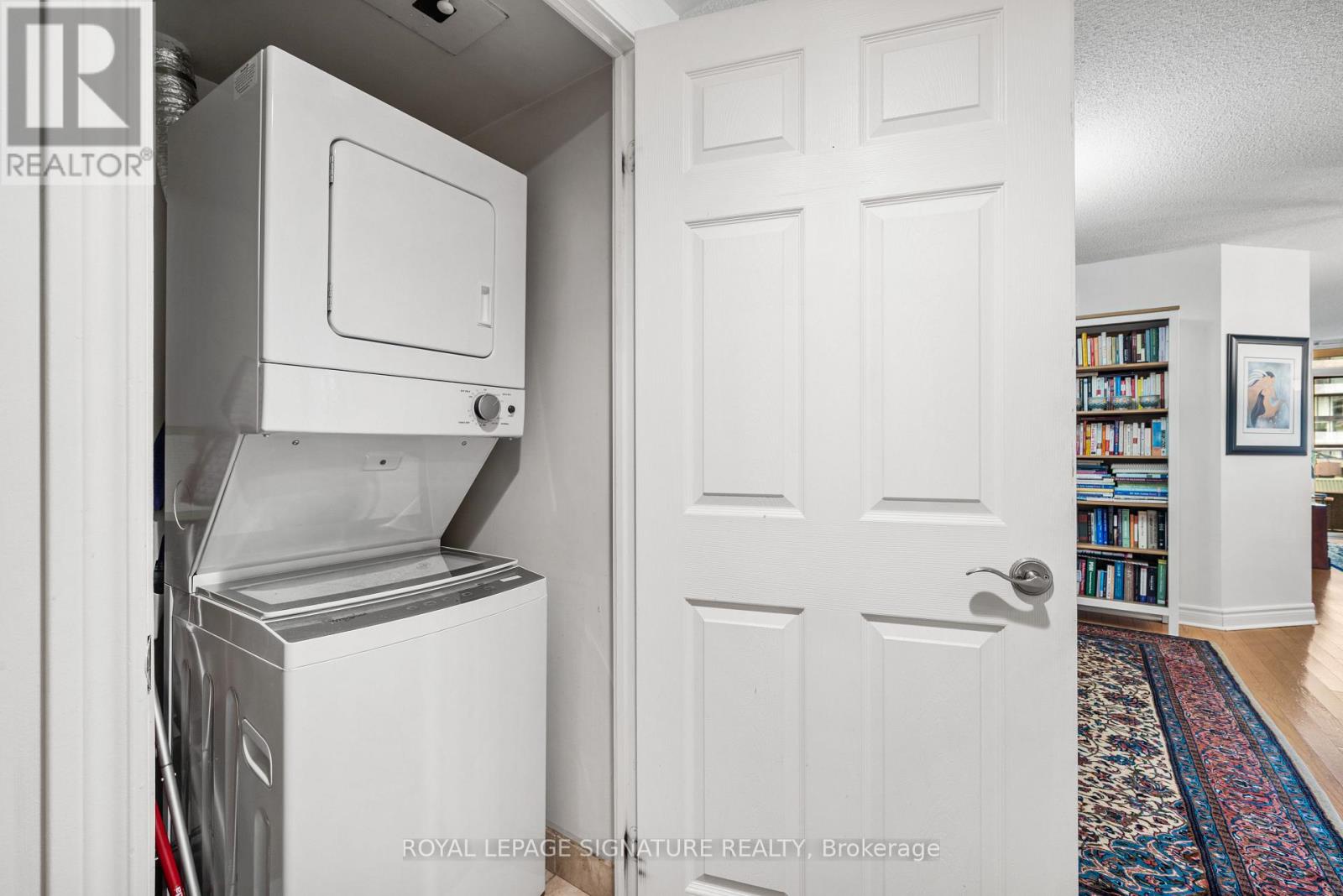 813 - 123 Eglinton Avenue E Property Photo 25