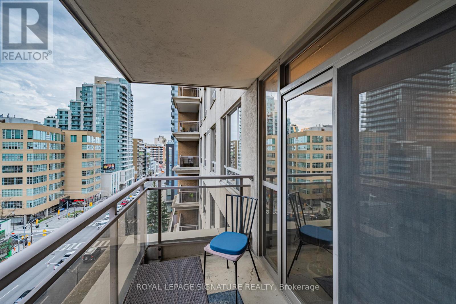 813 - 123 Eglinton Avenue E Property Photo 26