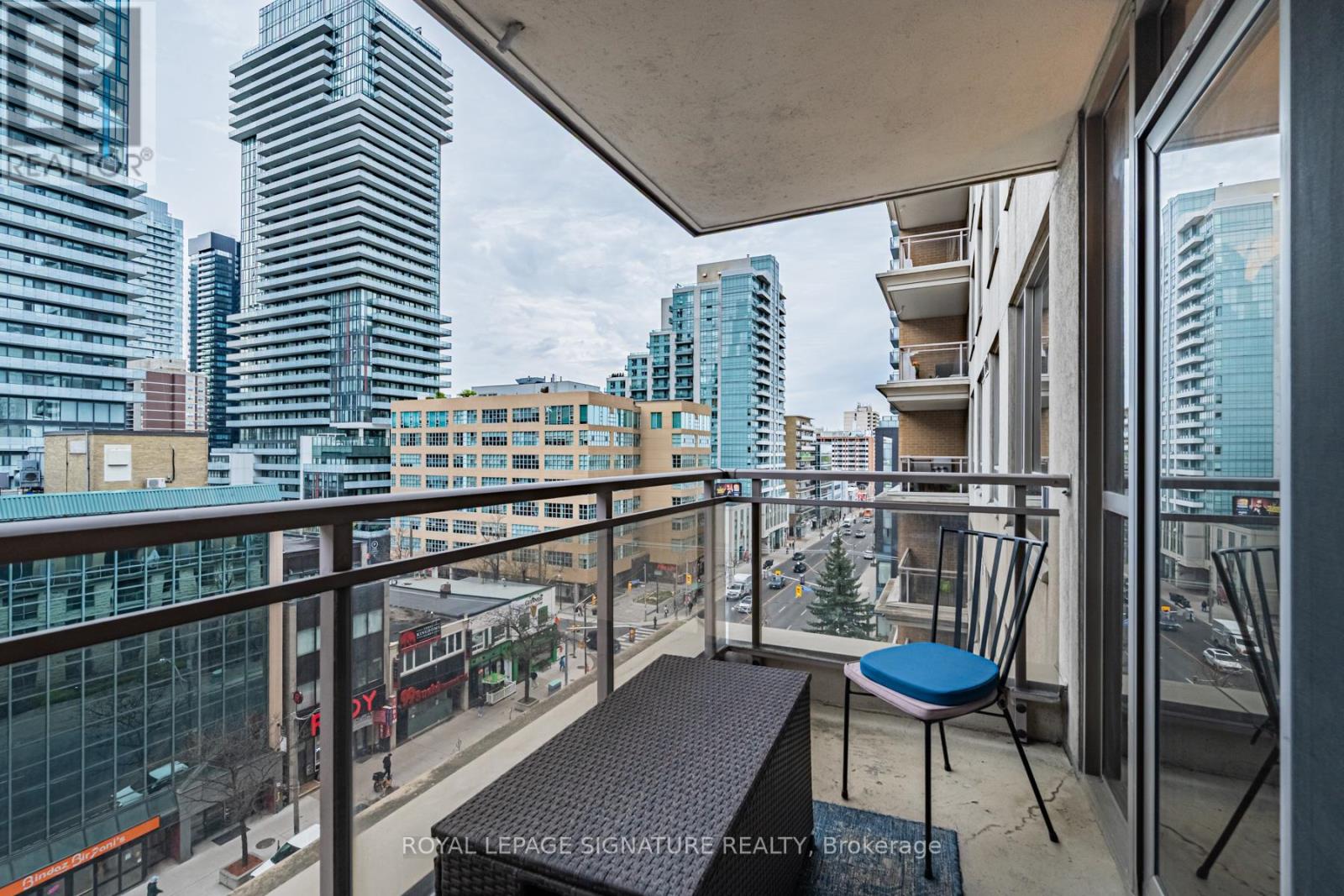 813 - 123 Eglinton Avenue E Property Photo 27