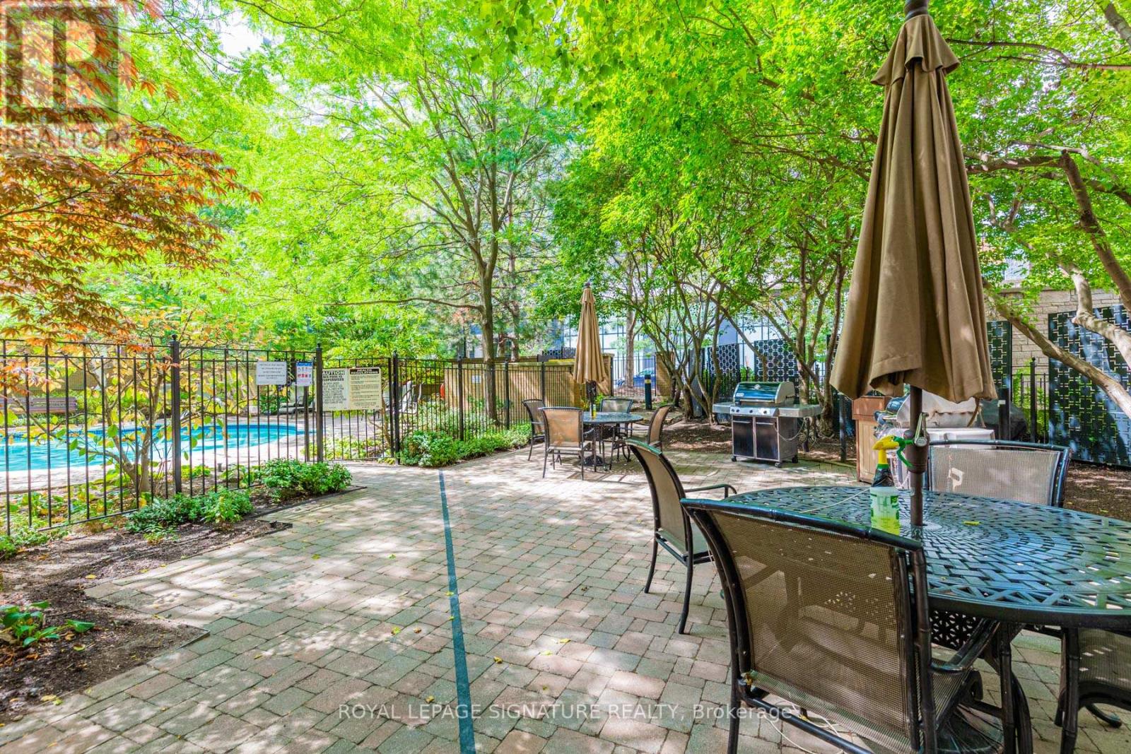 813 - 123 Eglinton Avenue E Property Photo 32