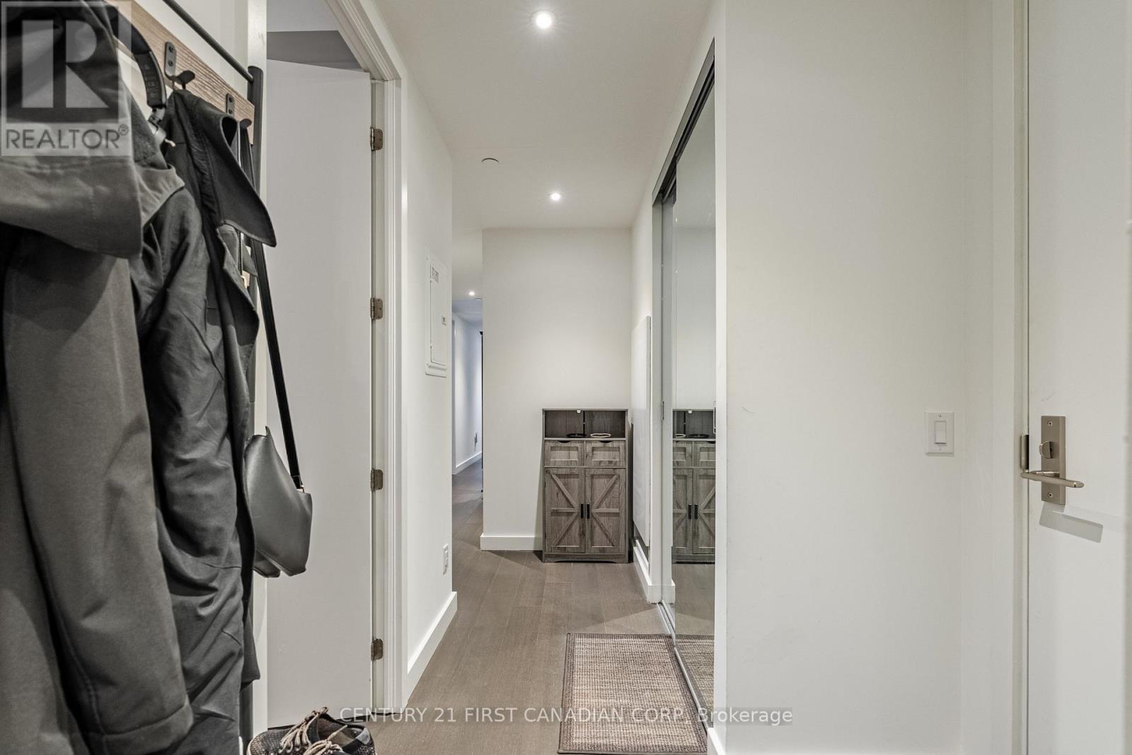 1405 - 81 Wellesley Street E Property Photo 9
