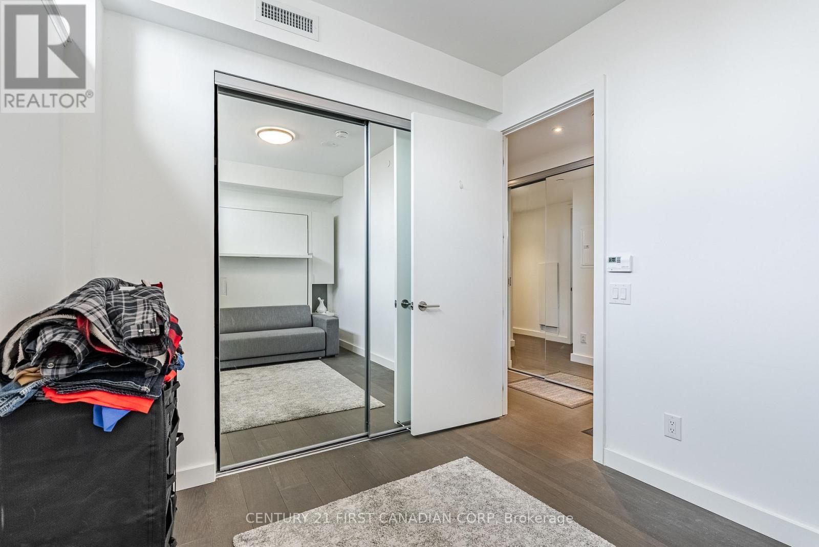 1405 - 81 Wellesley Street E Property Photo 12