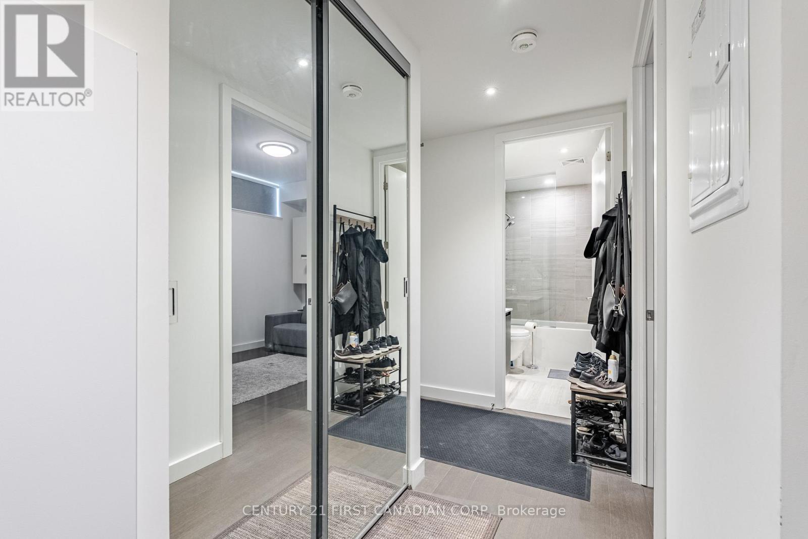 1405 - 81 Wellesley Street E Property Photo 13