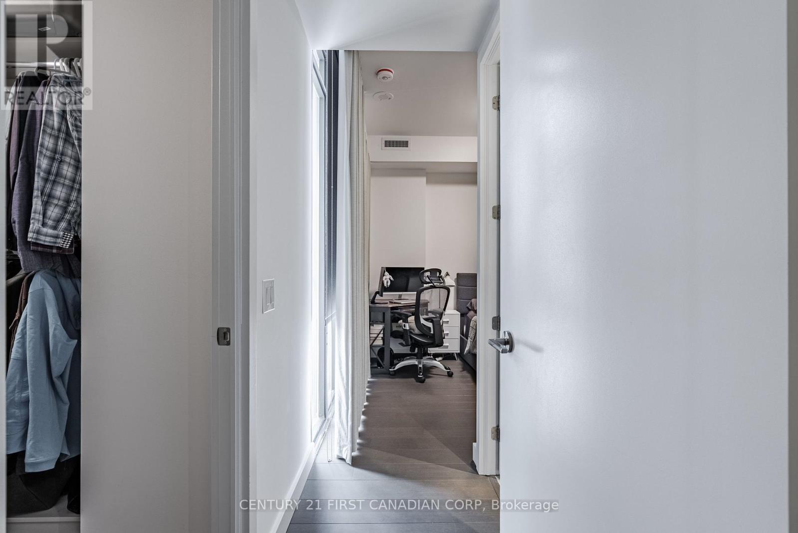 1405 - 81 Wellesley Street E Property Photo 16