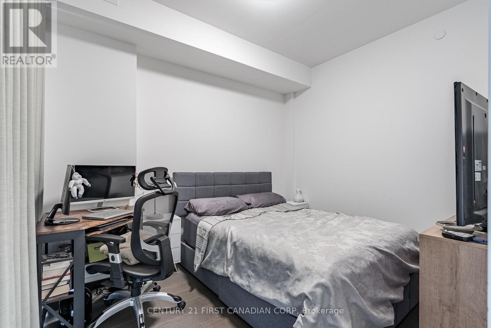 1405 - 81 Wellesley Street E Property Photo 17