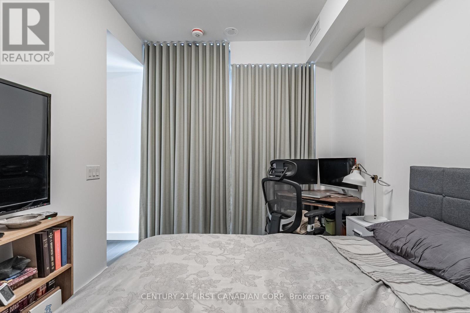 1405 - 81 Wellesley Street E Property Photo 18