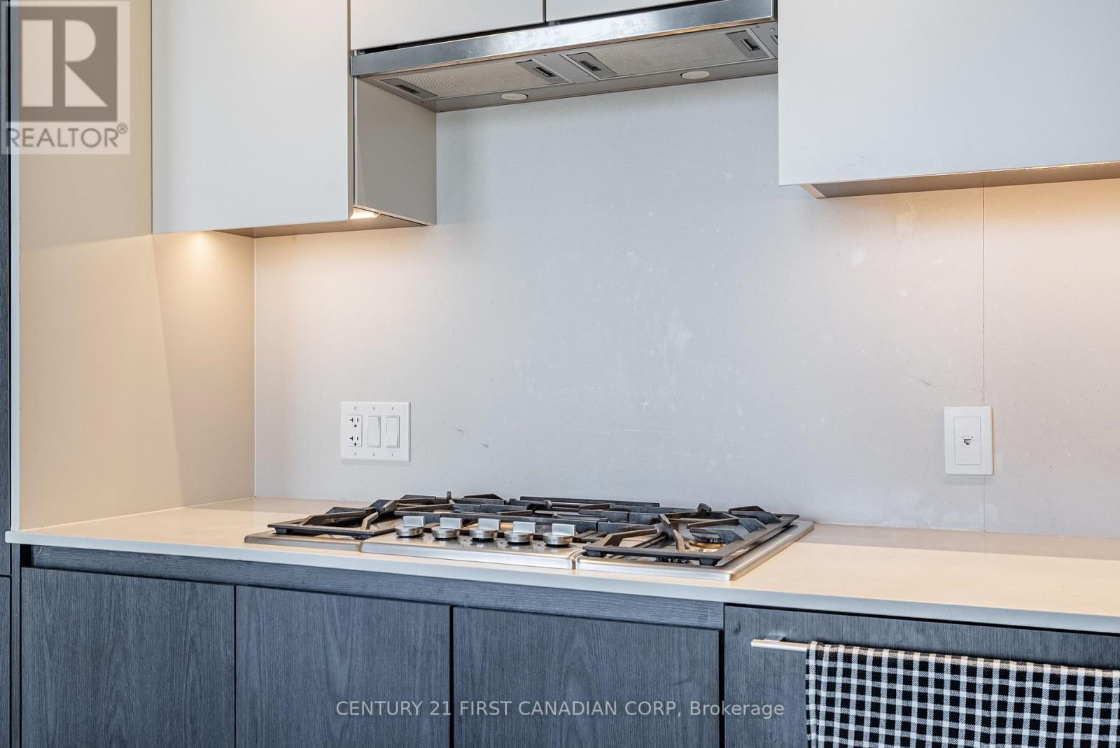 1405 - 81 Wellesley Street E Property Photo 27