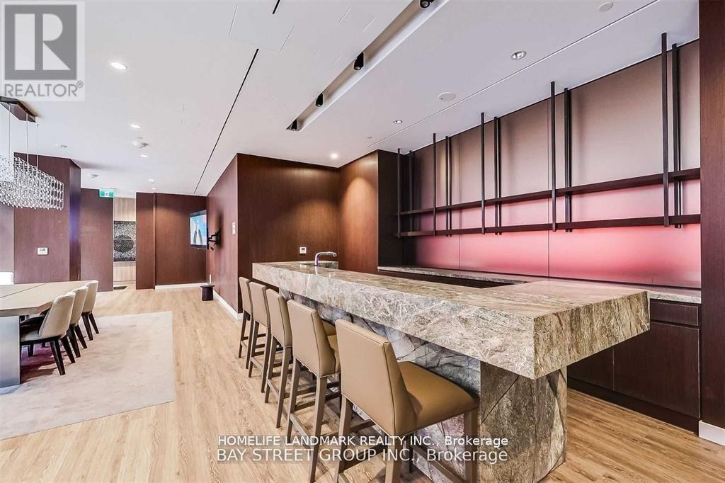 1113 - 27 Bathurst Street Property Photo 7