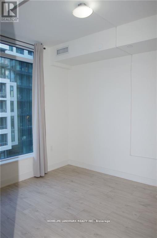 1113 - 27 Bathurst Street Property Photo 14